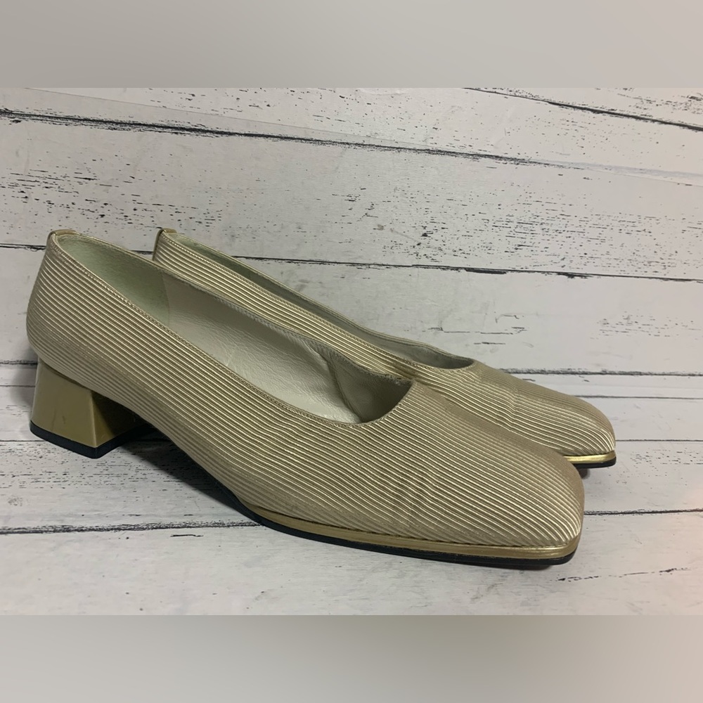 Stuart Weitzman Women’s Size 8.5B Gold Metallic Pumps Made in Spain